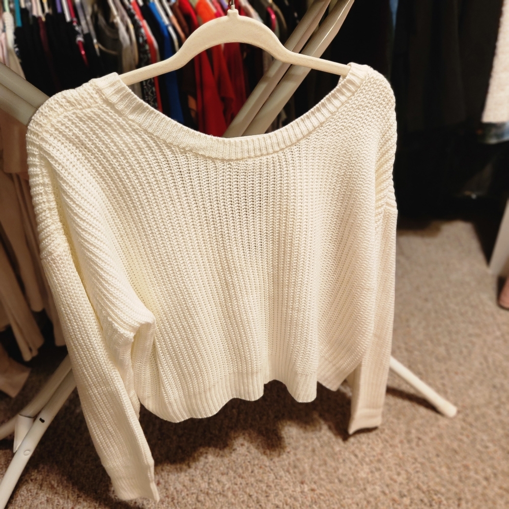 Lulus v-back ribbed sweater